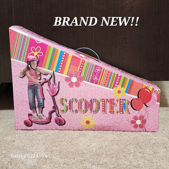 Girl's Scooter NEW - Picture 1 of 3
